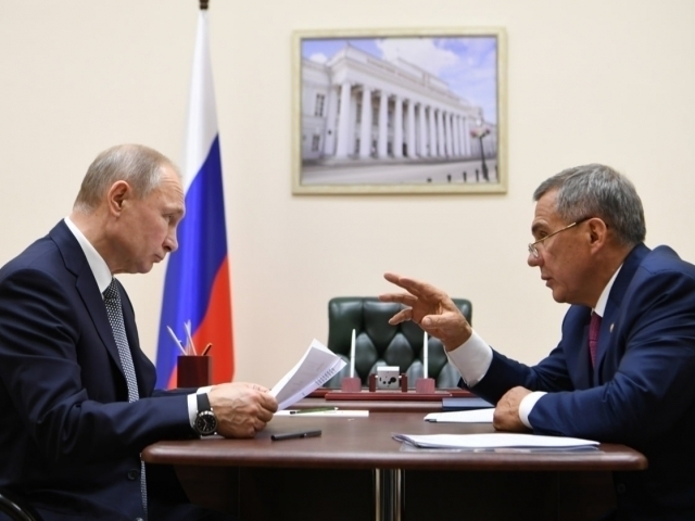 Татарстандын лидери орус тилин билбеген мигранттардын балдарынын билимсиздигине каршы